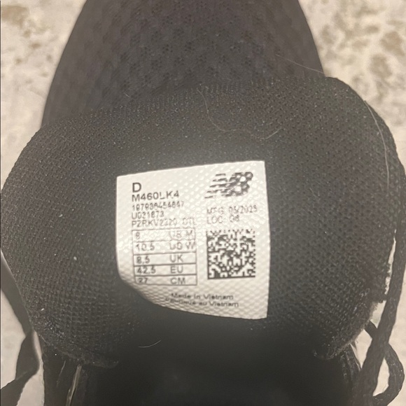 New Balance Black and White Men's Athletic Running Shoe - Picture 6 of 13